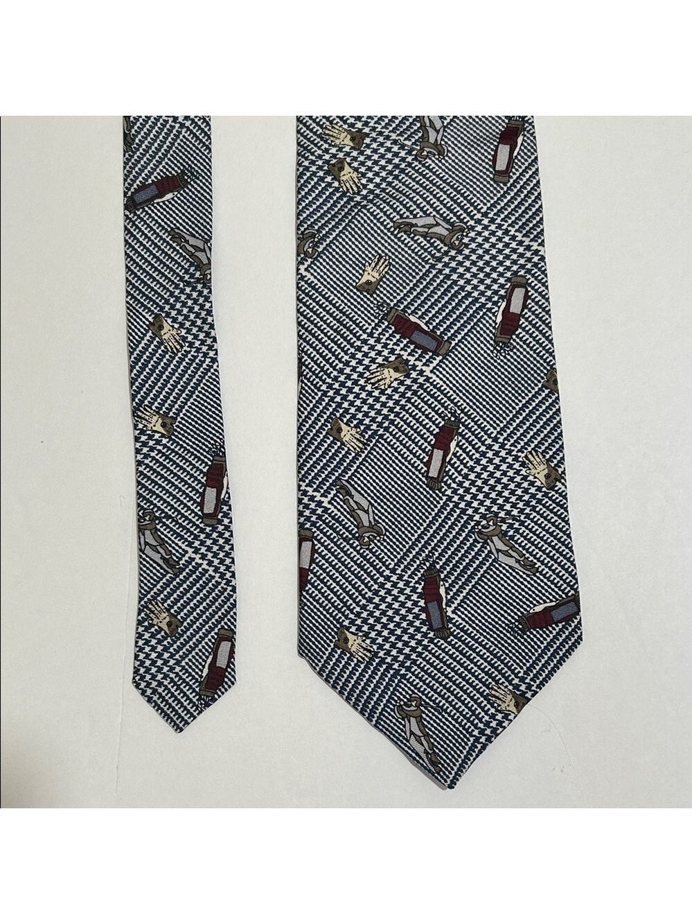 Resilio vintage Stylish Patterned Tie with golf Design. Preowned, good condition